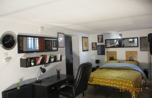 Argenteuil Bed & Breakfast | Chambre de 55m2 Entièrement Indépendante Avec Salon, Bureau et Espace Snacking