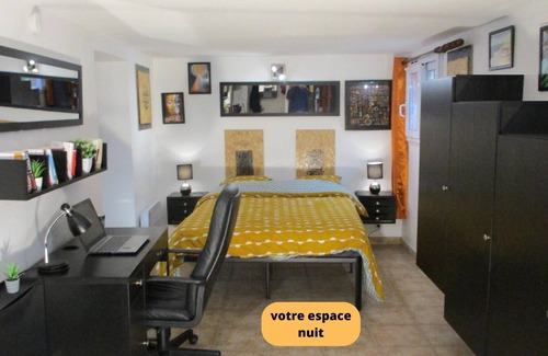 Argenteuil Bed & Breakfast | Chambre de 55m2 Entièrement Indépendante Avec Salon, Bureau et Espace Snacking