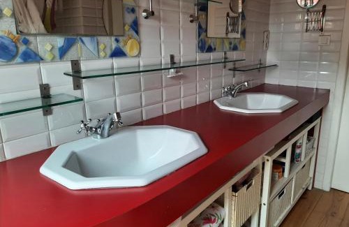 Verlhac-Tescou Bed & Breakfast | chambre deux personnes, lit pour Bébé