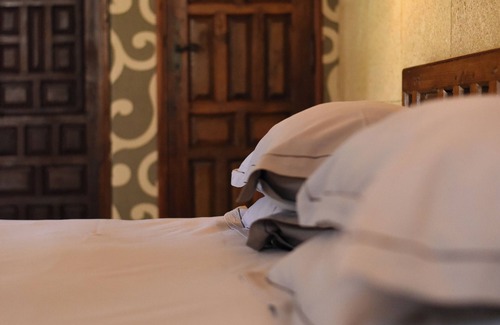 Les Platrieres Bed & Breakfast | Chambre en Provence Dans une Parc Verdoyant Avec Salle de Bain et Cuisine