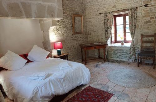 Mauvieres Bed & Breakfast | Chambre entrée indépendante dans tour du 15ème siècle