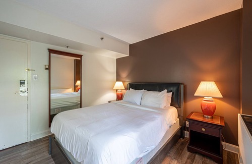 Saint-Sauveur Hotel | Chambre lit Queen avec balcon (25)