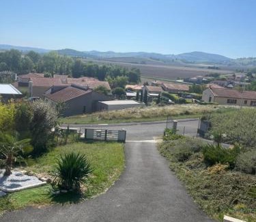 Perignat-sur-Allier House | chambre où suite privative accès indépendant