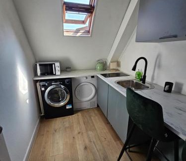 Le Portel Apartment | Chambre privée à 50 m de la plage- Parking privé, salle de bain et cuisine commune