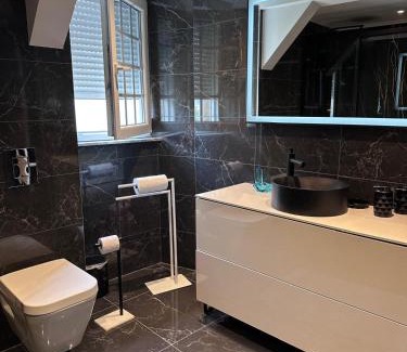 Domagne House | Chambre privée avec salle de bain