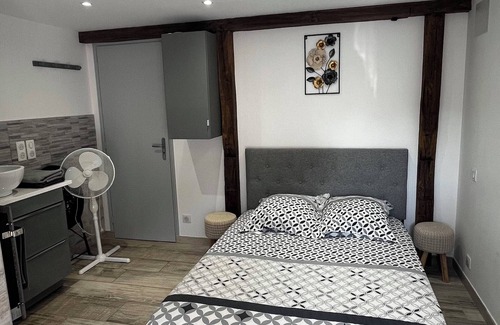 Trezelles Apartment | Chambre Privée Tout Confort Dans la Campagne Auvergnate, à Proximité du PAL
