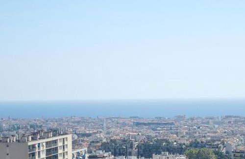 Le Ray Bed & Breakfast | Chambre privative rénové 2024, climatisation, tramway sur place , 12 min centre, 16 min plage, aperçu latéral mer, 2 wc avec 2 salle de bain, private room renovated 2024, air-conditioned , tram on spot, 2 toilets and 2 bathrooms