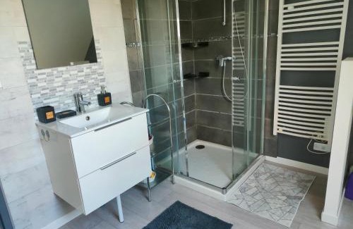 Francueil Bed & Breakfast | Chambre récente chez particuliers