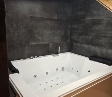 Sainte-Ode House | Chambre spa eden