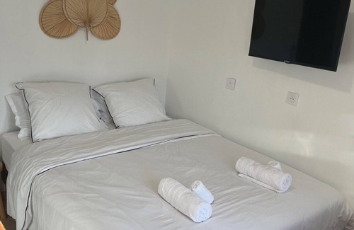 Belcourt Bed & Breakfast | Chambre Studio Confort, Plein Centre, Accès Piscine, Idéal Pour Couple