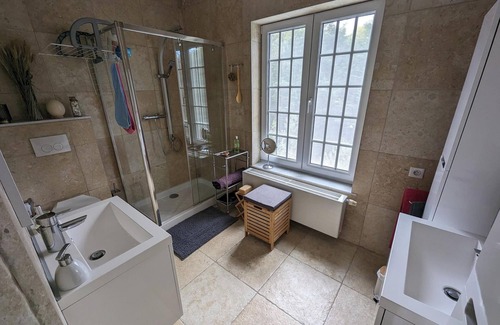 Liege Villa | Chambre Style Provençal Dans une Villa Près de L'ulg, du CHU et D'une Forêt