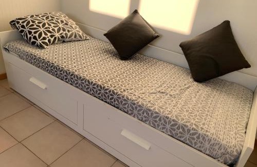 Vaulx-en-Velin Villa | Chambre tout confort Saphir 1 à 3 P dans belle maison