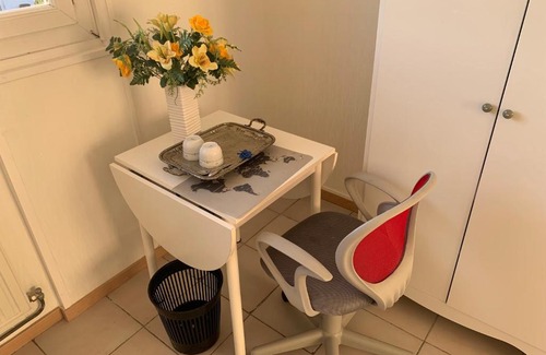 Vaulx-en-Velin Villa | Chambre tout confort Saphir 1 à 3 P dans belle maison