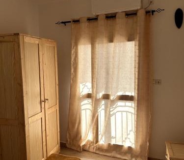 St. Louis House | Chambre tout confort climatisée - SDB intérieure privée & Cuisine équipée & Breakfast