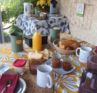 Saint-Martin-d'Ardeche Bed & Breakfast | Chambres d'hôtes & jacuzzi - A l'ombre des amandiers
