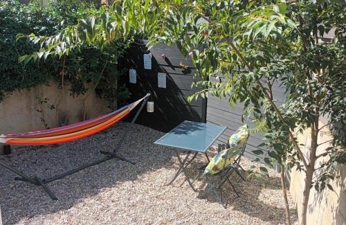 Saint-Martin-d'Ardeche Bed & Breakfast | Chambres d'hôtes & jacuzzi - A l'ombre des amandiers