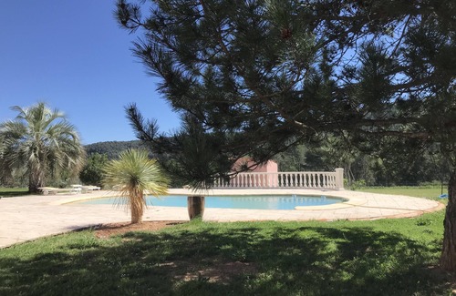 Salernes House | Chambres D'hôtes au Calme Absolu, vue sur la Campagne, Idéale Pour les Familles