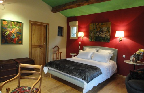 Joyeuse House | Chambres d'hôtes Au creux du Chambon