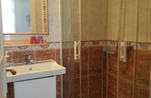 Tautavel Bed & Breakfast | Chambres d'Hôtes et Gîtes- L'Abri sous Roche