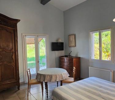 Pierrefeu-du-Var House | Chambres d'hôtes au temps des cerises