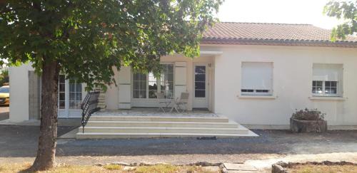 Saint-Porchaire House | chambres d hôtes DOMAINE DES ALLEES