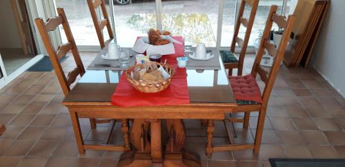 Saint-Porchaire House | chambres d hôtes DOMAINE DES ALLEES