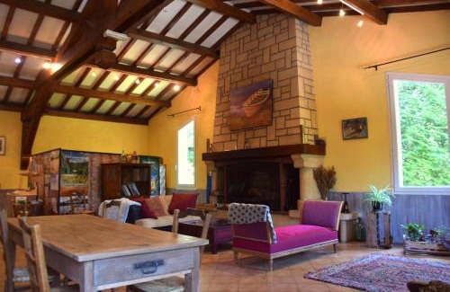 Lacrouzette Bed & Breakfast | Chambres d'Hôtes L'Orée des Bois