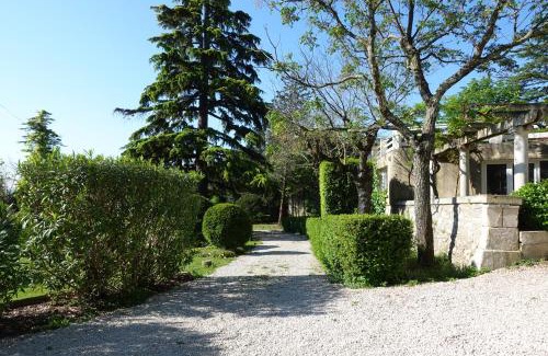 Les 3 Ponts Bed & Breakfast | Chambres d'hôtes - Nîmes - Villa des roses
