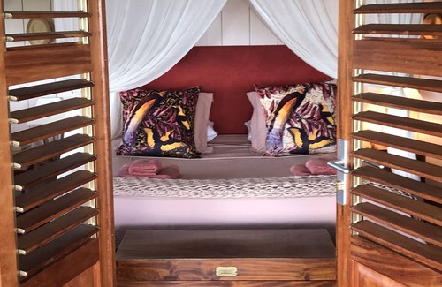 Goyave Bed & Breakfast | Chambres Dhôtes .vue sur la mer des Caraïbes. Grande Terrasse Piscine