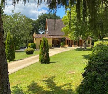 Cenac-et-Saint-Julien Bed & Breakfast | Chambres Les Plantous de Severo