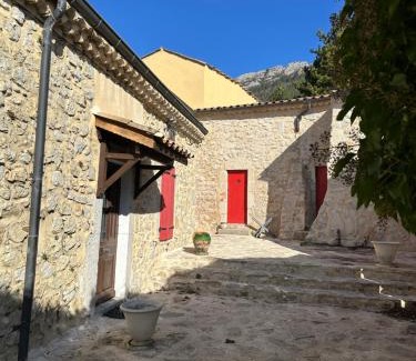 Pennes-le Sec Bed & Breakfast | Chambres privées - Maison d hôtes Piot - Pennes-Le-Sec Drôme