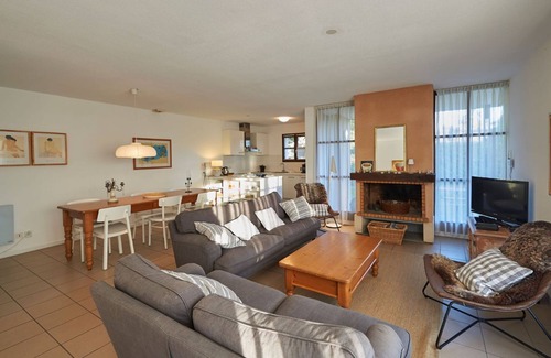 Salles Ski Chalet | Champagne 6p - Three Bedroom Chalet, Sleeps 6