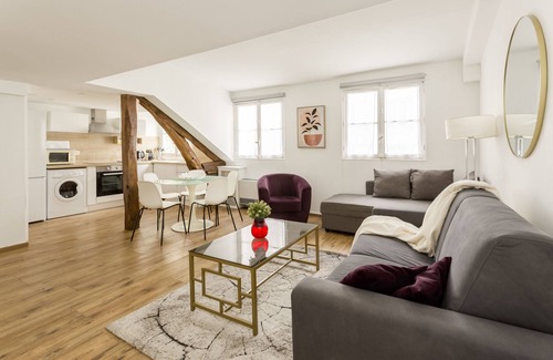 8th Arrondissement Apartment | Champs Elysées Artois Franklin Roosevelt