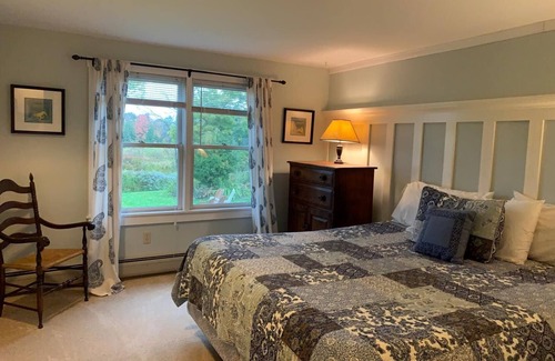 Wilmington Other | Change of colors! Enjoy 12 acres with an outdoor fire gaze at the stars.