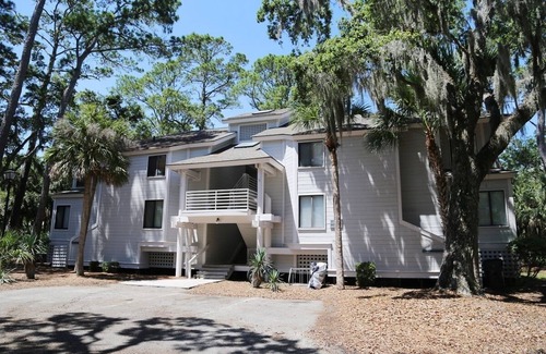 Oak Grove Villa | Change your attitude at Changes in Latitude on Edisto Island, And just get away.