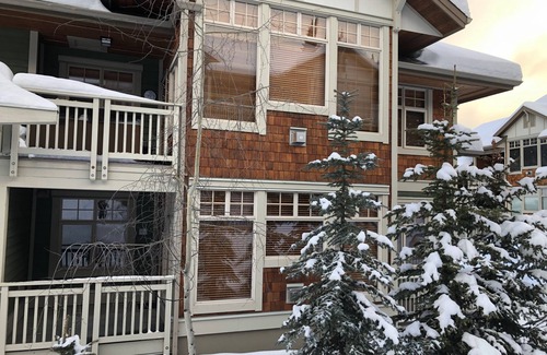 Sun Peaks Condo | Changes in Altitude at Settler’s Crossing-Private Hot tub-Heated Parking
