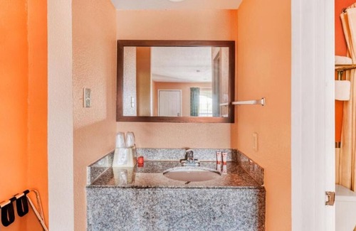 Channelview House | Channelview Getaway! 4 Comfortable Units, Free Parking, Pet-friendly Property!