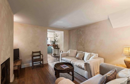 Shoreham-by-Sea House | Chantry House with Free Parking | By My Getaways