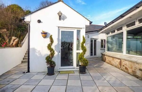 Polgooth Cottage | CHAPEL GREEN STUDIO, pet friendly, with pool in Polgooth