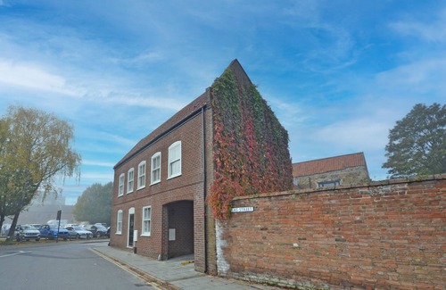 King's Lynn Apartment | Chapel View. A vibrant, modern apartment in the heart of King’s Lynn!