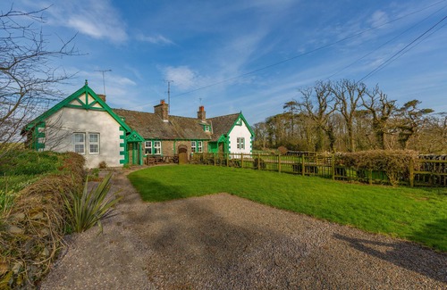 Kirkcudbright Cottage | Chapelton Cottage No 2 - a cottage that sleeps 4 guests in 2 bedrooms