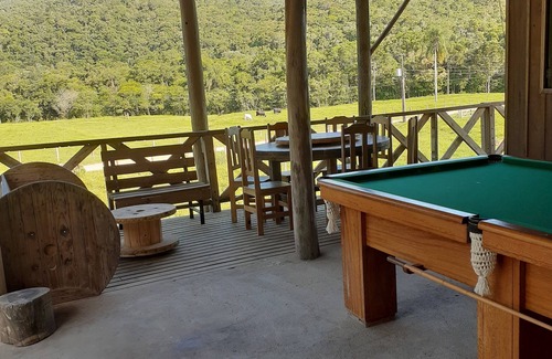 Santo Amaro da Imperatriz Ski Chalet | Charming chalet in Santo Amaro da Imperatriz, Pets are welcome.