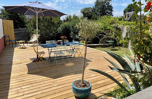Saint-Jean-le-Thomas Cottage | Character family home in the bay of Mont Saint Michel - sleeps 10