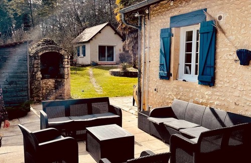 Thenon House | Character house in a quiet, exceptionally green setting + swimming pool