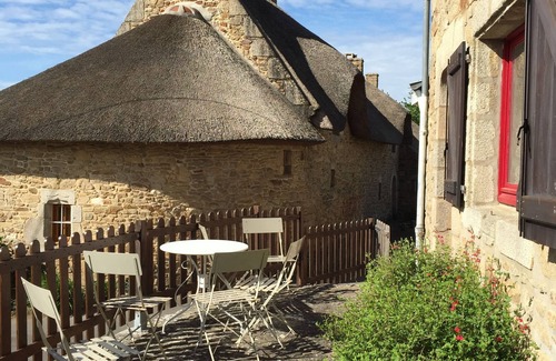 Arradon House | Character house with all comforts, large terrace with Gulf view. wifi