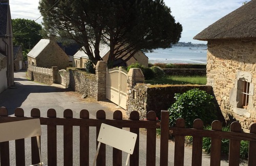 Arradon House | Character house with all comforts, large terrace with Gulf view. wifi