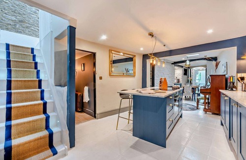 Tetbury Cottage | Characterful family friendly Cottage - Elephant Cottage