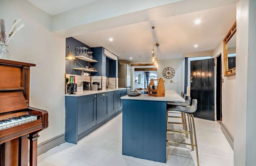 Tetbury Cottage | Characterful family friendly Cottage - Elephant Cottage