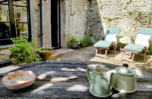 St Just House | Characterful historic townhouse with sunny courtyard, walking distance to coast.