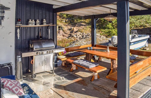 Frogn House | Characteristic cottage located directly on the Oslofjord, near Drøbak.